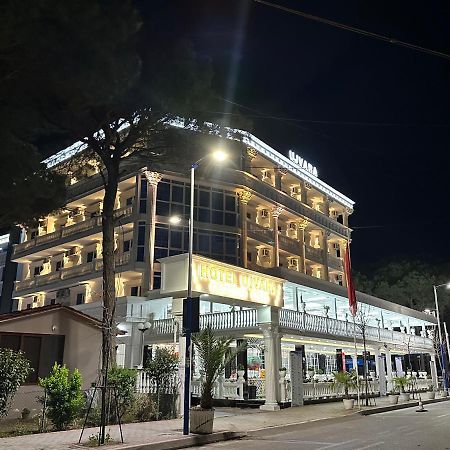 Ujvara Hotel Golem  Extérieur photo