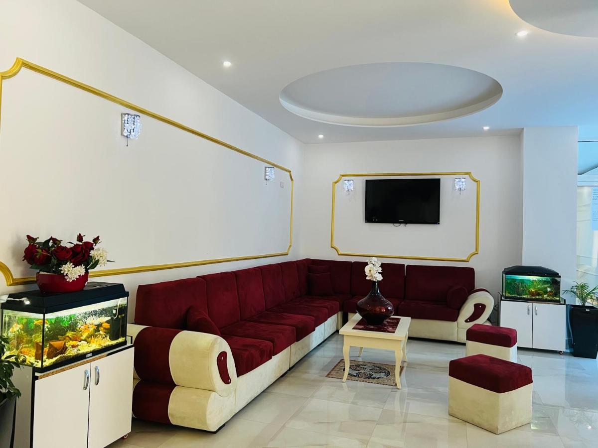 Ujvara Hotel Golem  Extérieur photo