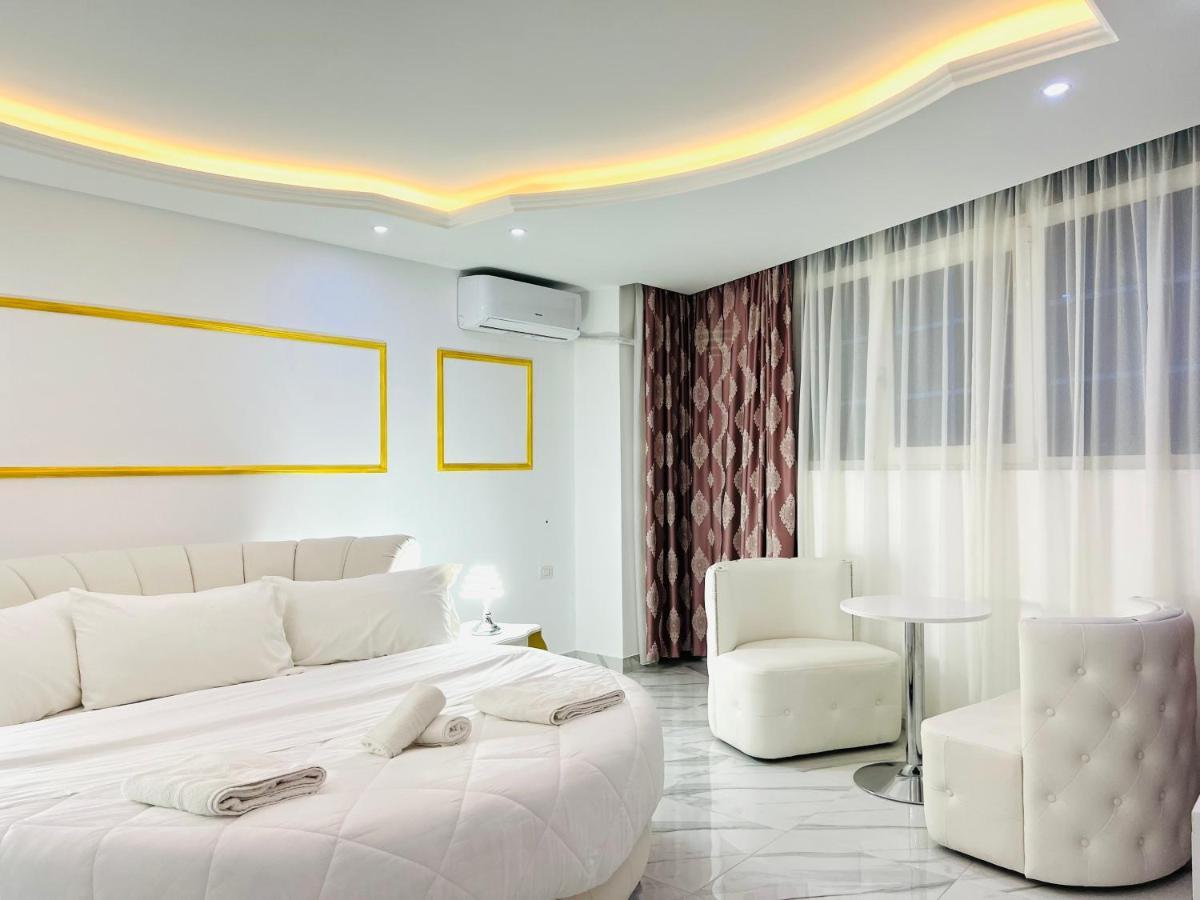 Ujvara Hotel Golem  Extérieur photo