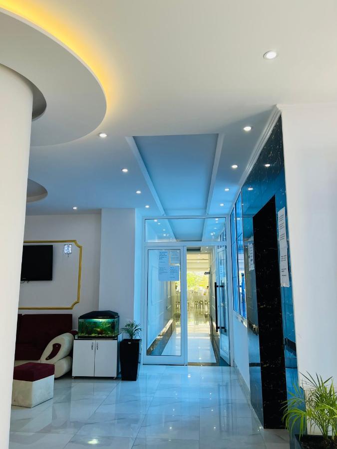 Ujvara Hotel Golem  Extérieur photo