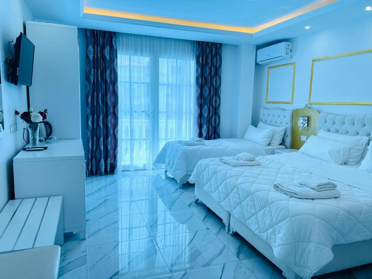 Ujvara Hotel Golem  Extérieur photo