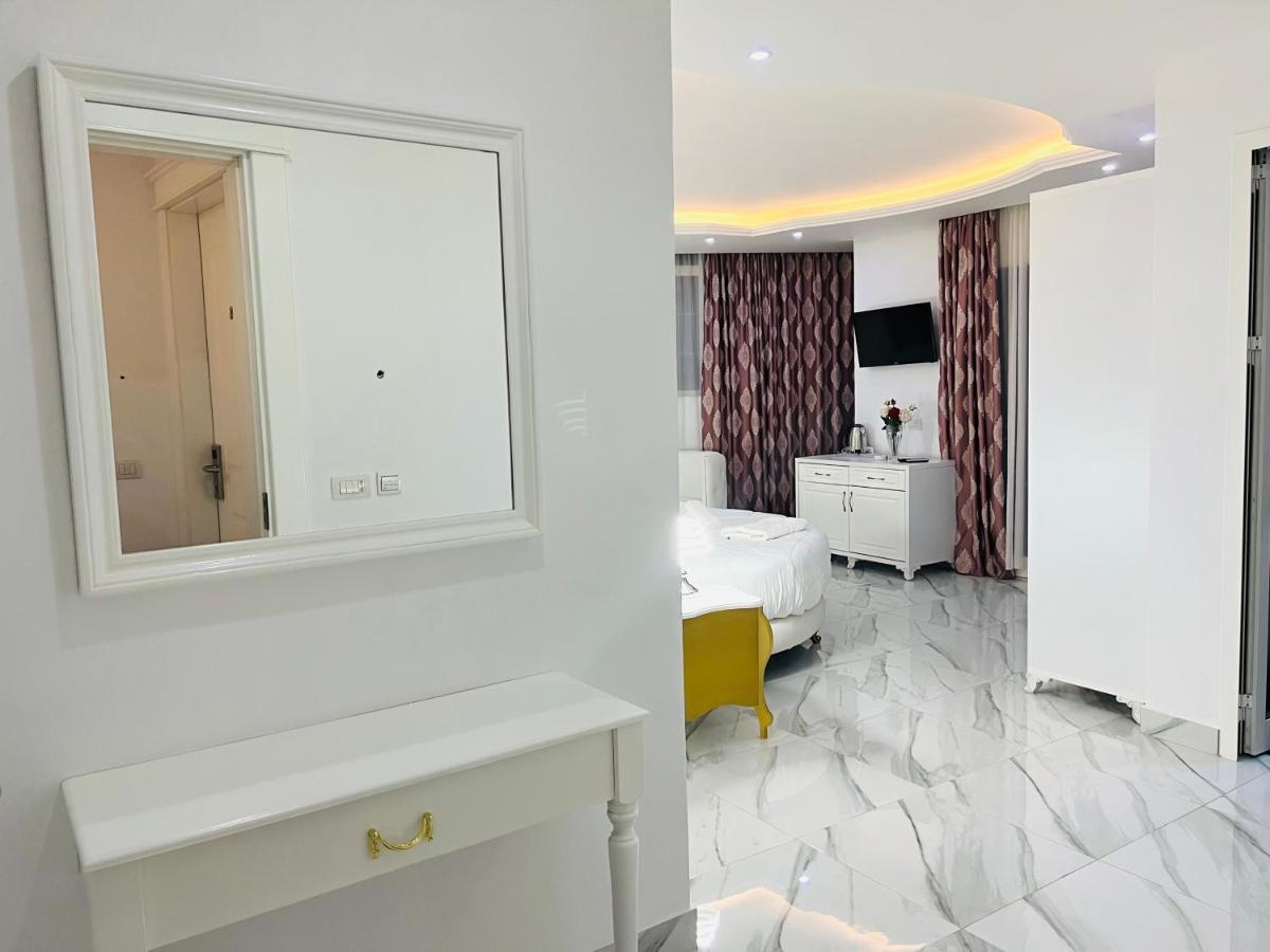 Ujvara Hotel Golem  Extérieur photo