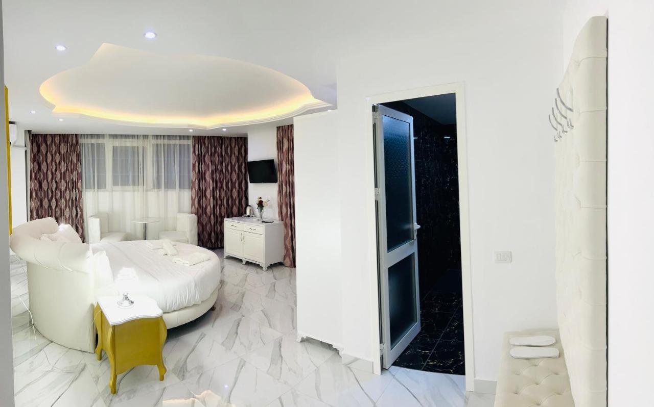 Ujvara Hotel Golem  Extérieur photo