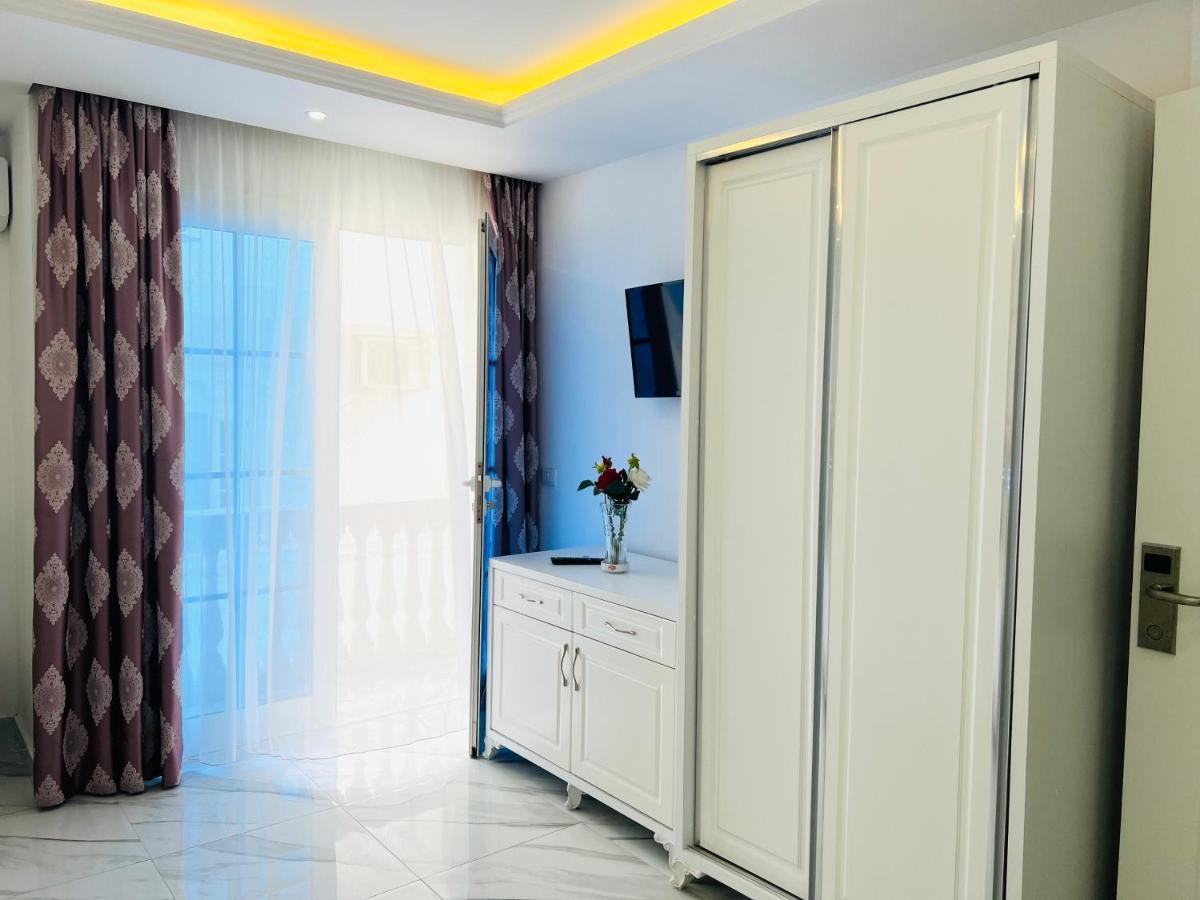 Ujvara Hotel Golem  Extérieur photo