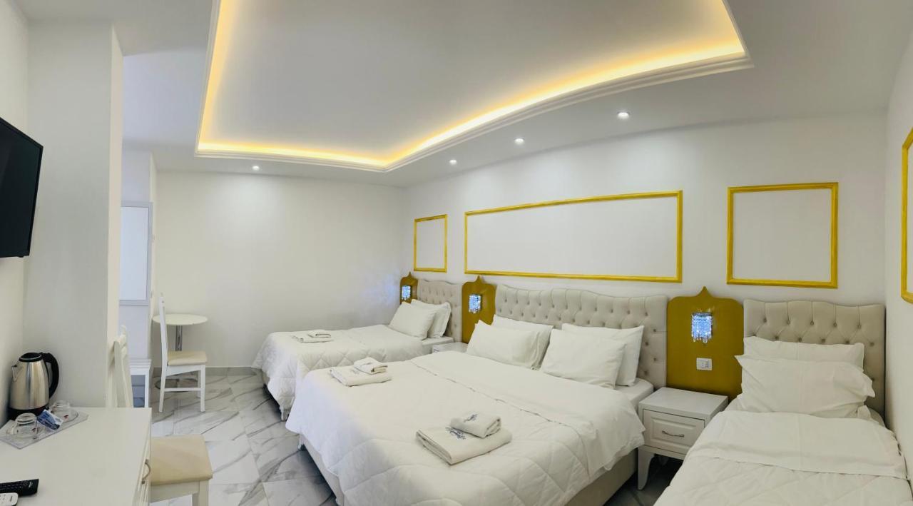 Ujvara Hotel Golem  Extérieur photo