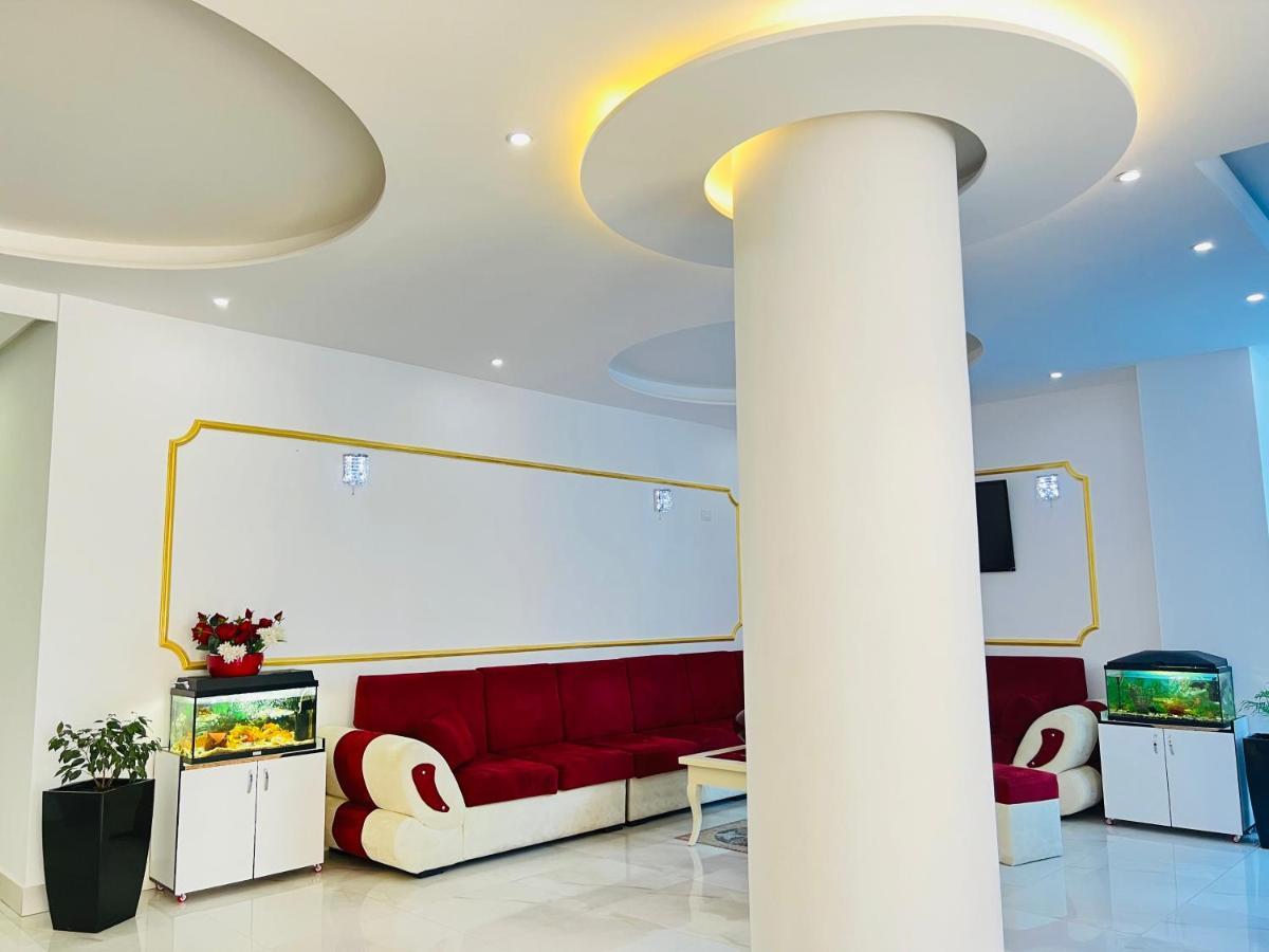 Ujvara Hotel Golem  Extérieur photo