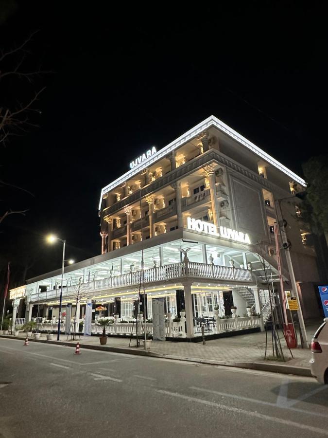 Ujvara Hotel Golem  Extérieur photo