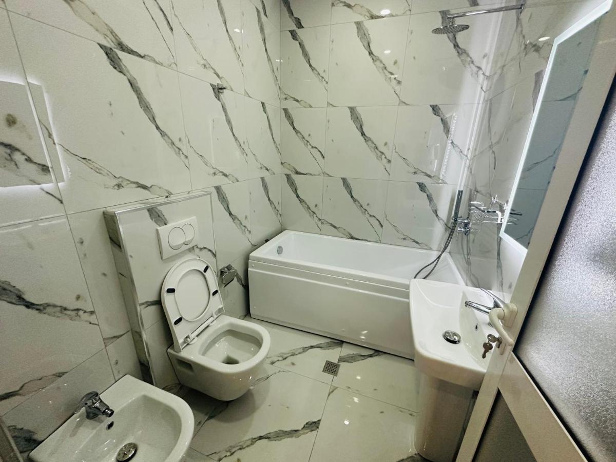 Ujvara Hotel Golem  Extérieur photo
