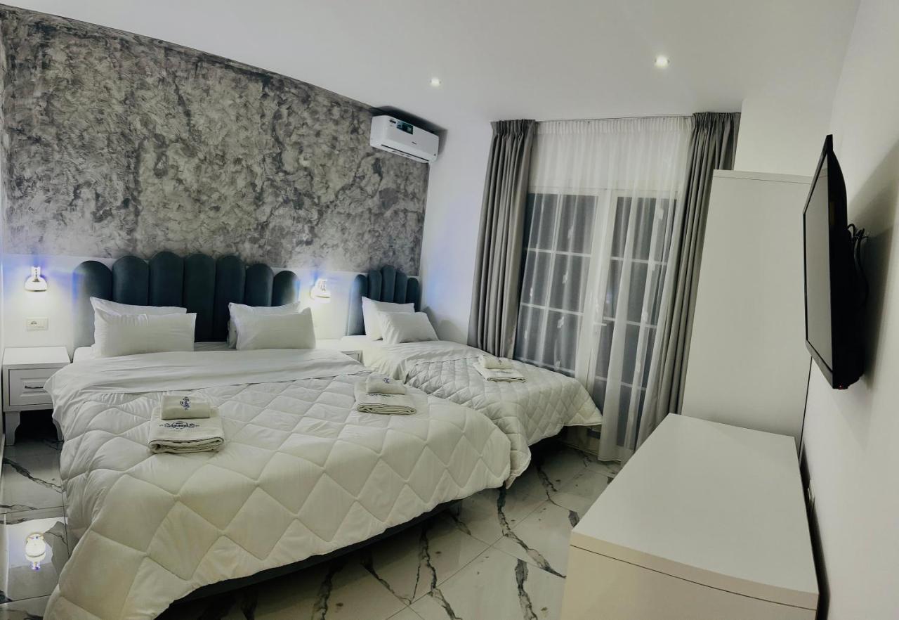 Ujvara Hotel Golem  Extérieur photo