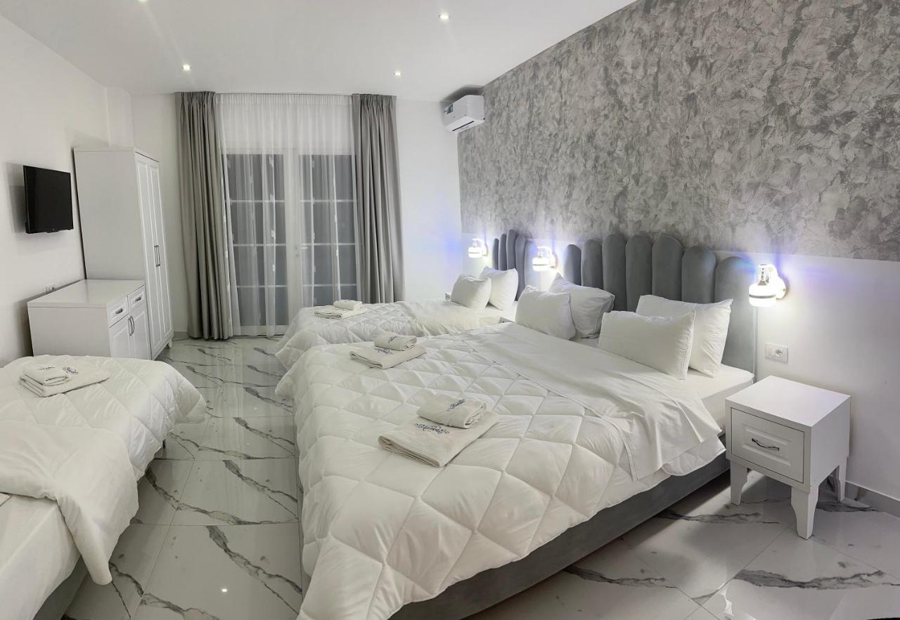 Ujvara Hotel Golem  Extérieur photo