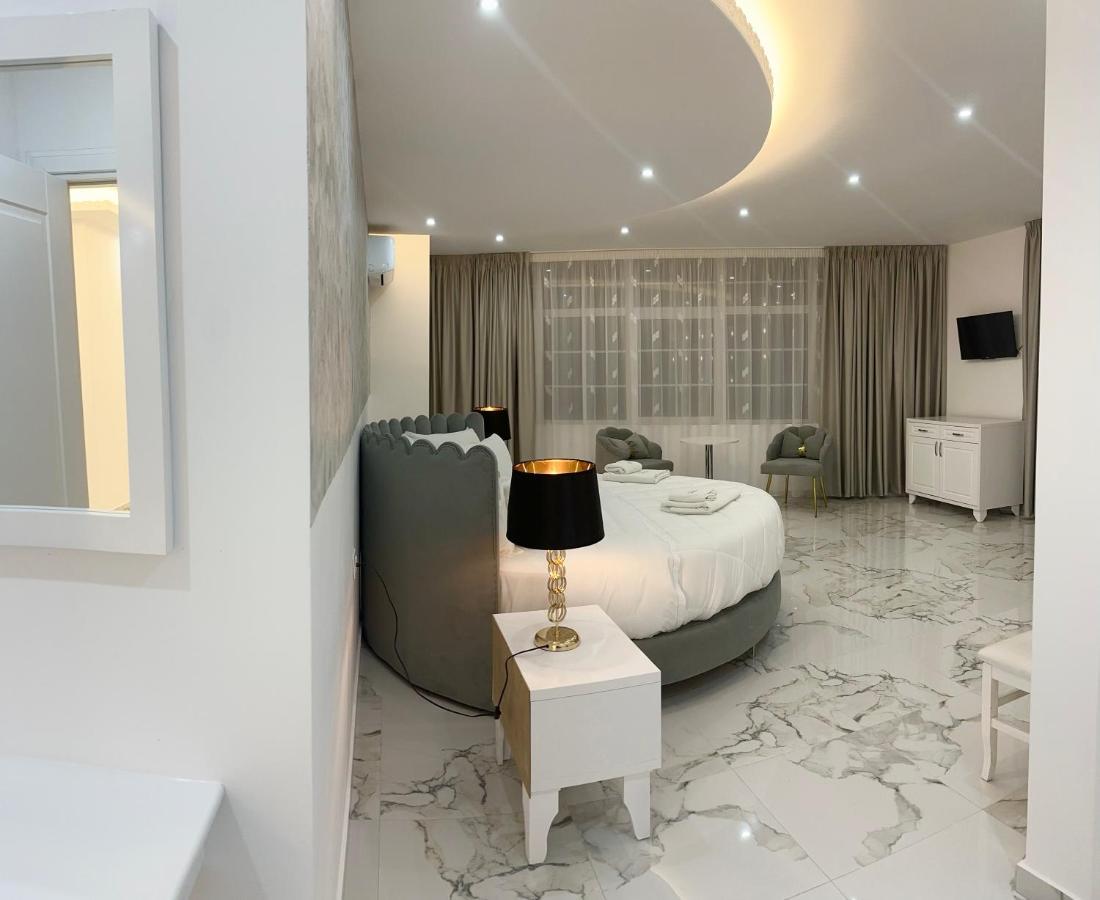 Ujvara Hotel Golem  Extérieur photo
