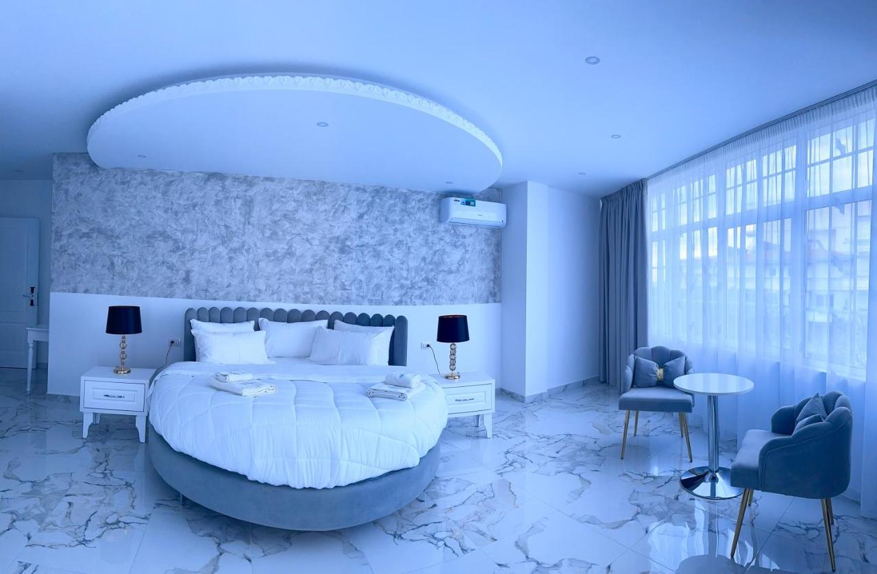 Ujvara Hotel Golem  Extérieur photo