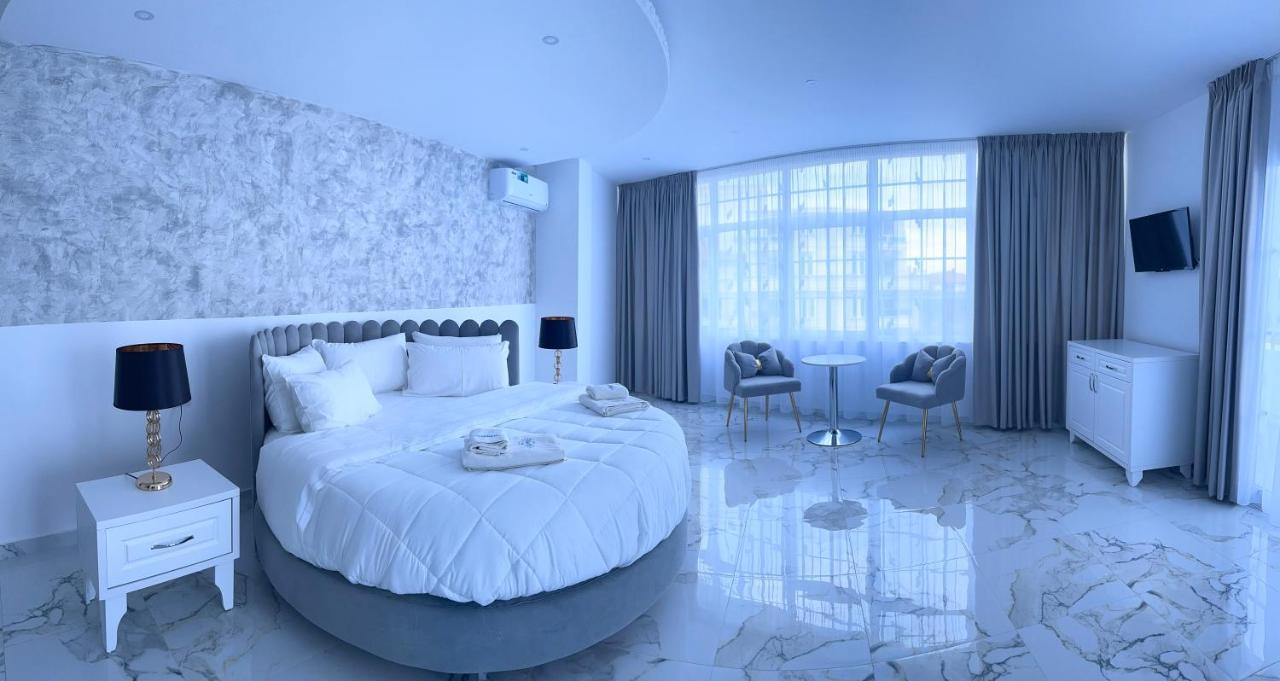 Ujvara Hotel Golem  Extérieur photo
