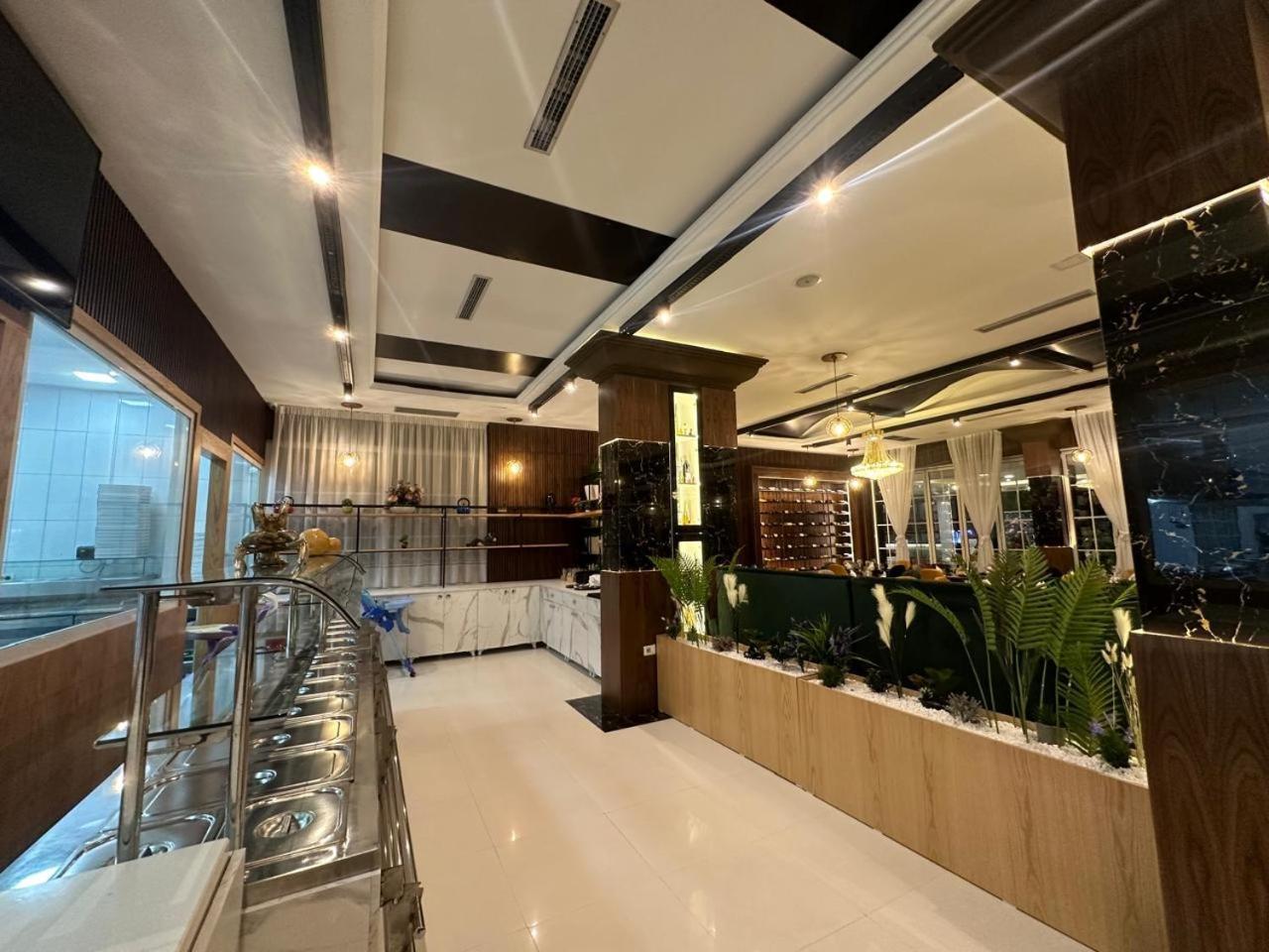 Ujvara Hotel Golem  Extérieur photo